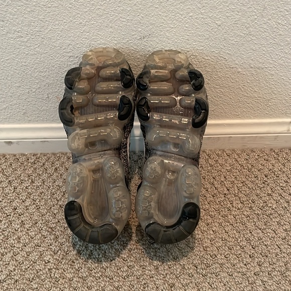 Nike VaporMax Shoes - Picture 4 of 4